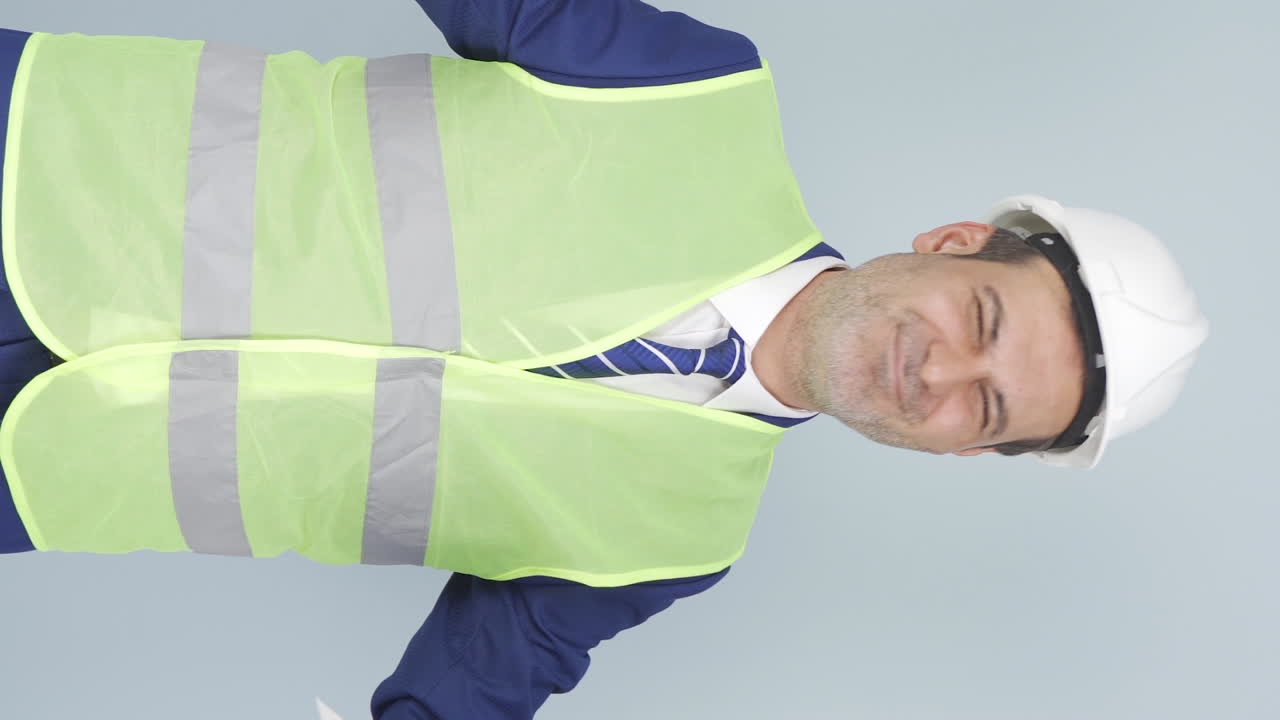 vídeo vertical del ingeniero de baile.