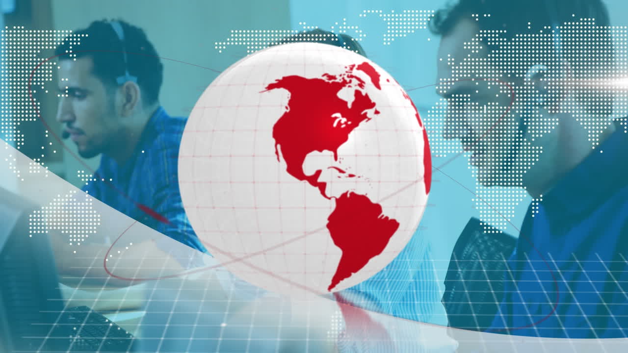 오피스에서 전화 헤드으로 대화하는 백인 남성 위의 회전 지구와 세계 지도의 애니메이션