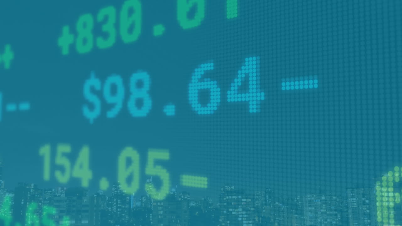 animación de la tabla de negociación sobre vista aérea del paisaje urbano moderno iluminado contra el cielo