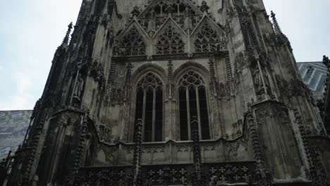 detalle exterior de la catedral de san esteban en viena