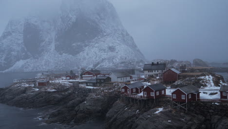 Hamnoy-Dorf-Während-Der-Winterzeit,-Lofoten-Inseln,-Norwegen
