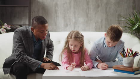 english teacher writes invisible letters little kids guess