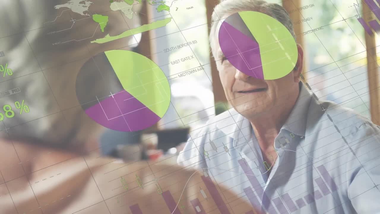 animación del procesamiento de datos estadísticos sobre una pareja de ancianos caucásicos que hablan entre sí en casa