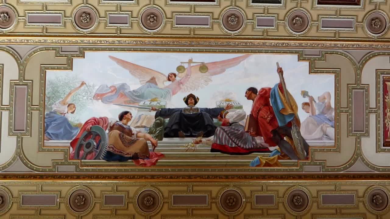 하늘 에 있는 천사 와 함께 정의 를 상징 하는 팔라시오 다 보르사 의 방 의 회화 된 지붕