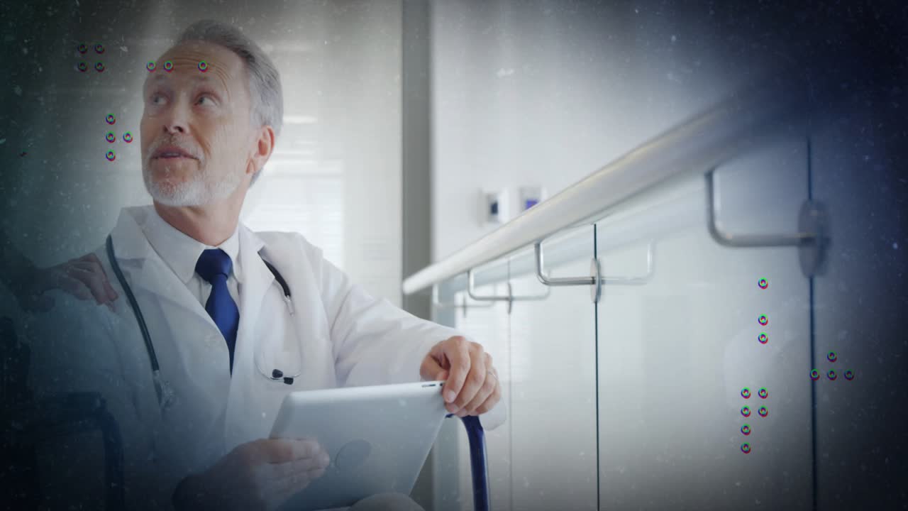 Dokter senior meninjau data pasien di koridor rumah sakit, mengetuk tablet yang menyebabkan bentuk X beranimasi