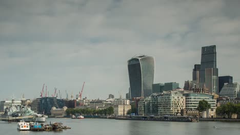 Pan-From-Towerbridge-London-00