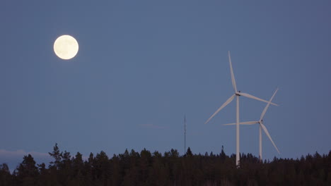 Vollmond,-Zeitlupe---Windturbinen-Drehen-Sich-Neben-Einem-Aufgehenden-Vollmond