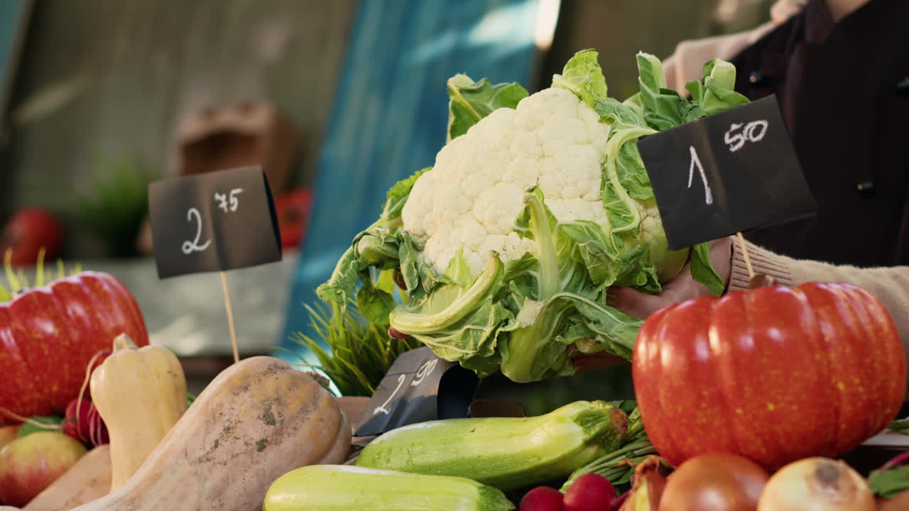 시장에서 신선한 야채