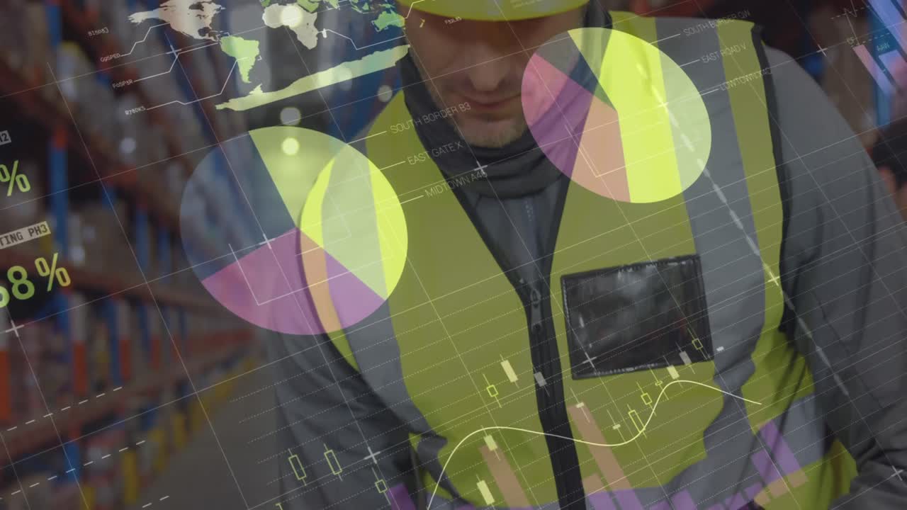 procesamiento de datos estadísticos contra un trabajador caucásico usando un dispositivo de escaneo en el almacén