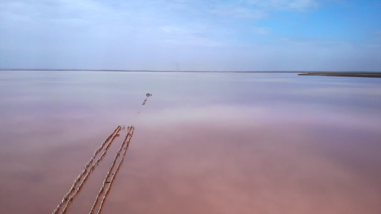 분홍색 소금 호수 의 공중 사진