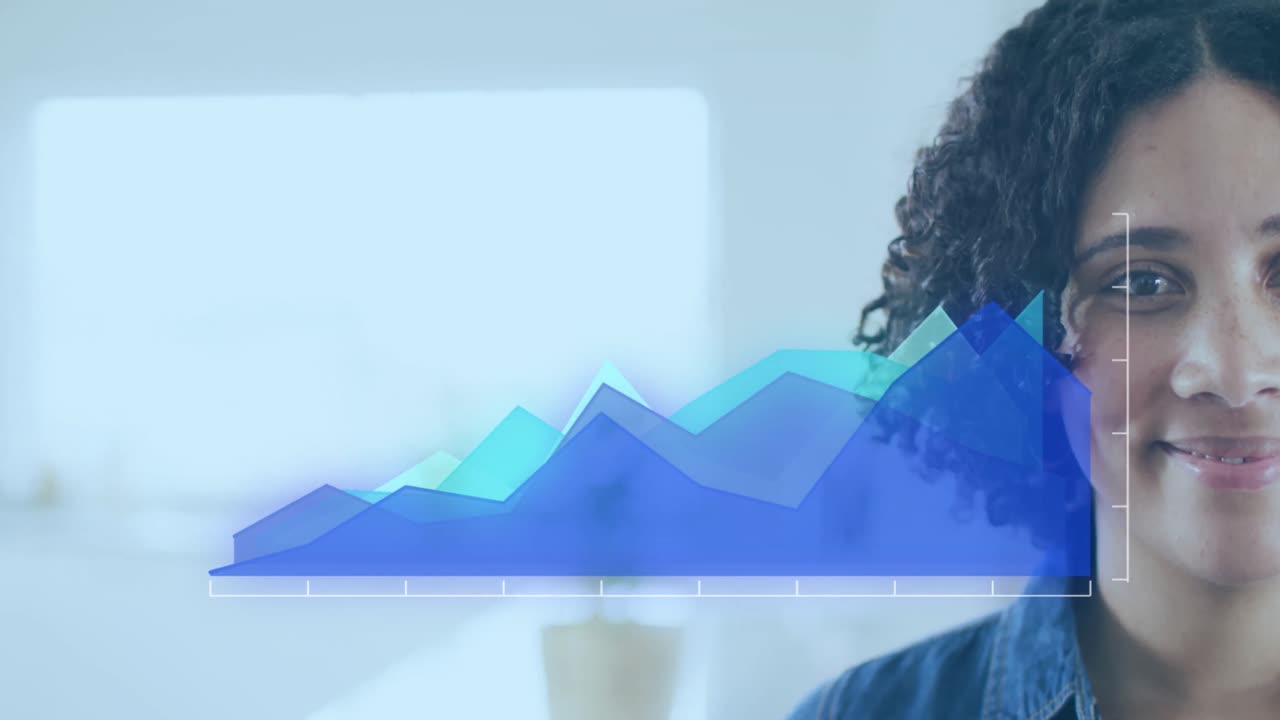 animación del procesamiento de datos contra el retrato de la mitad de la cara de una mujer afroamericana sonriendo en la oficina