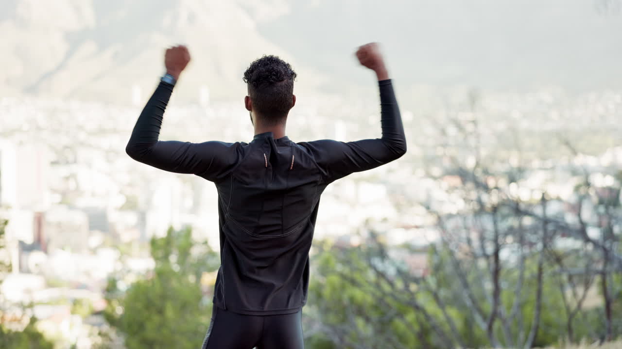 espalda, al aire libre y hombre con fitness