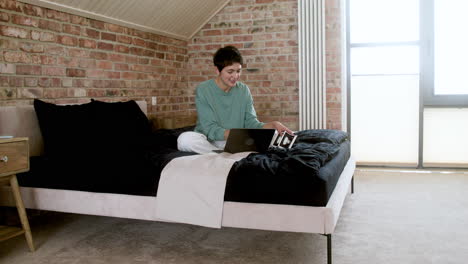 Woman-doing-videocall-on-the-bed