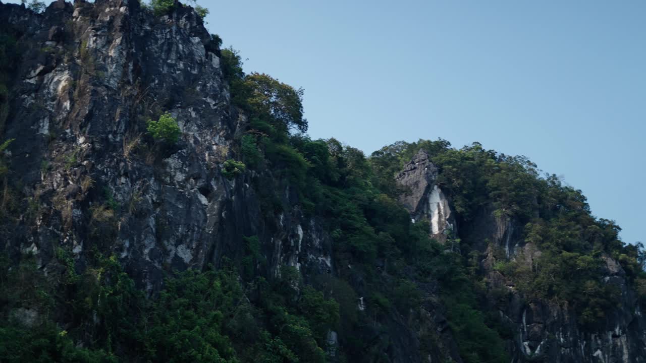 paisaje de montaña rocosa