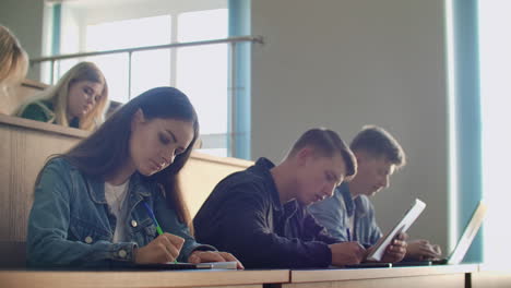 A-group-of-male-and-female-students-write-a-lecture-for-the-Professor.-Listen-and-write-the-synopsis.