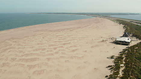 Braupavillon-Am-Beware-Beach-In-Ouddorp,-Niederlande