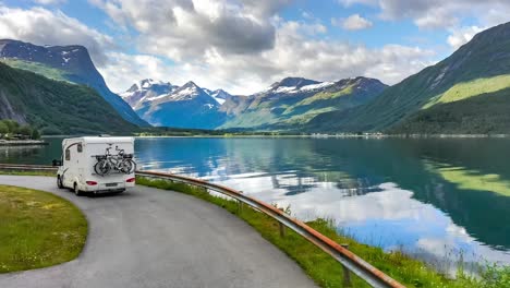 viaje de vacaciones en familia en autocaravana, viaje de vacaciones en autocaravana