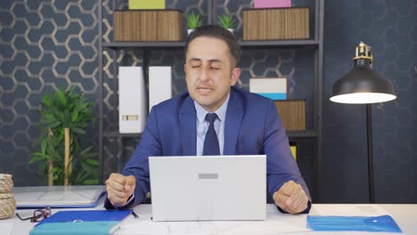 Businessman-nervous-and-stressed-at-desk.