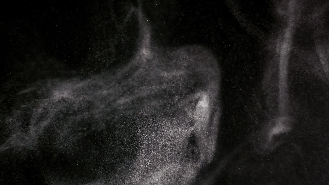 검은 바탕에 분리 된 파우더