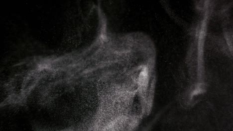 검은 바탕에 분리 된 파우더