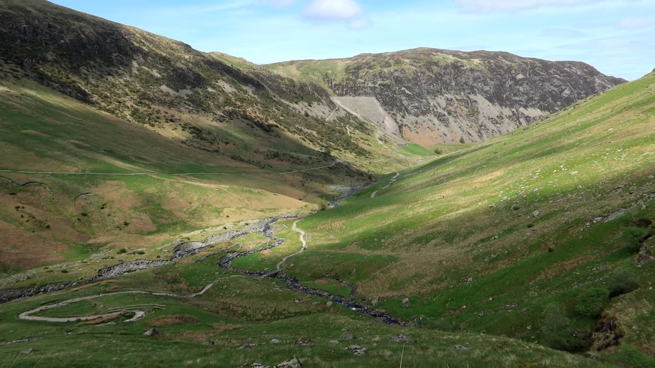 Quali panorami mozzafiato si possono ammirare intorno a Helvellyn e Red Tarn.