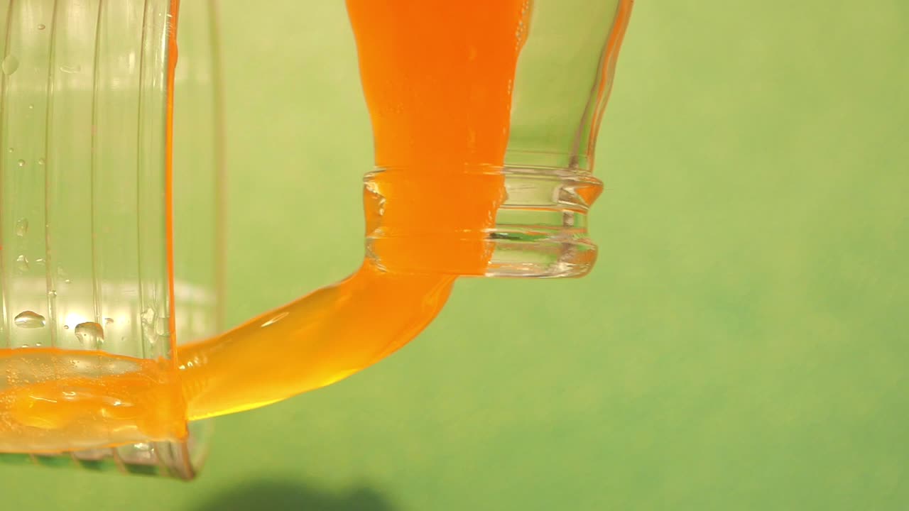 오렌지 주스를  ⁇ 고