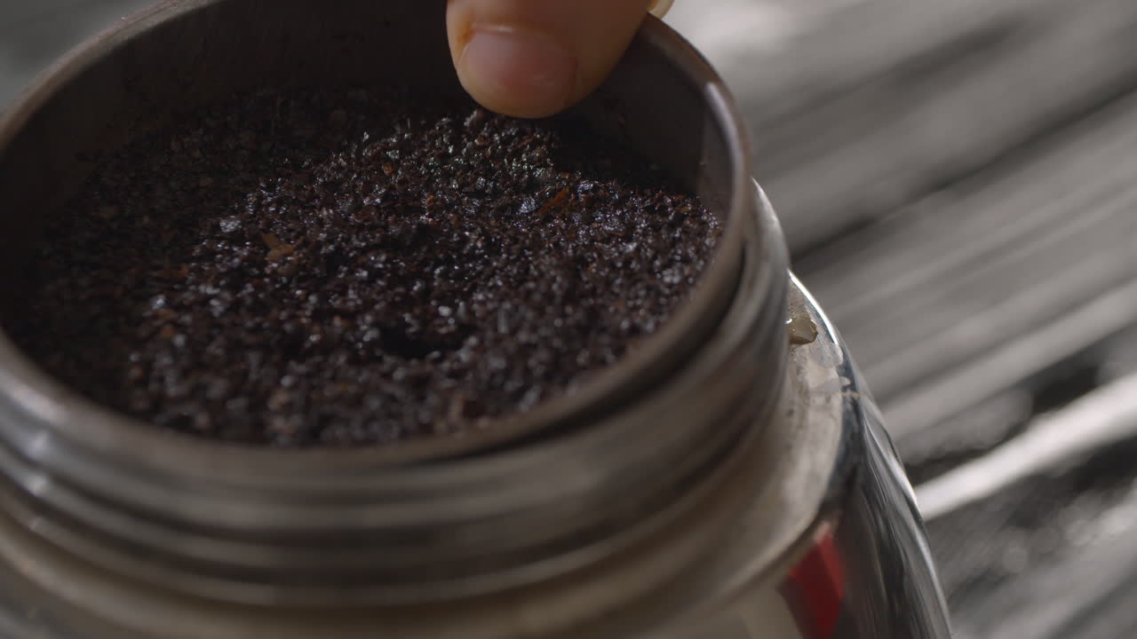 모카 비로 커피를 만드는 것