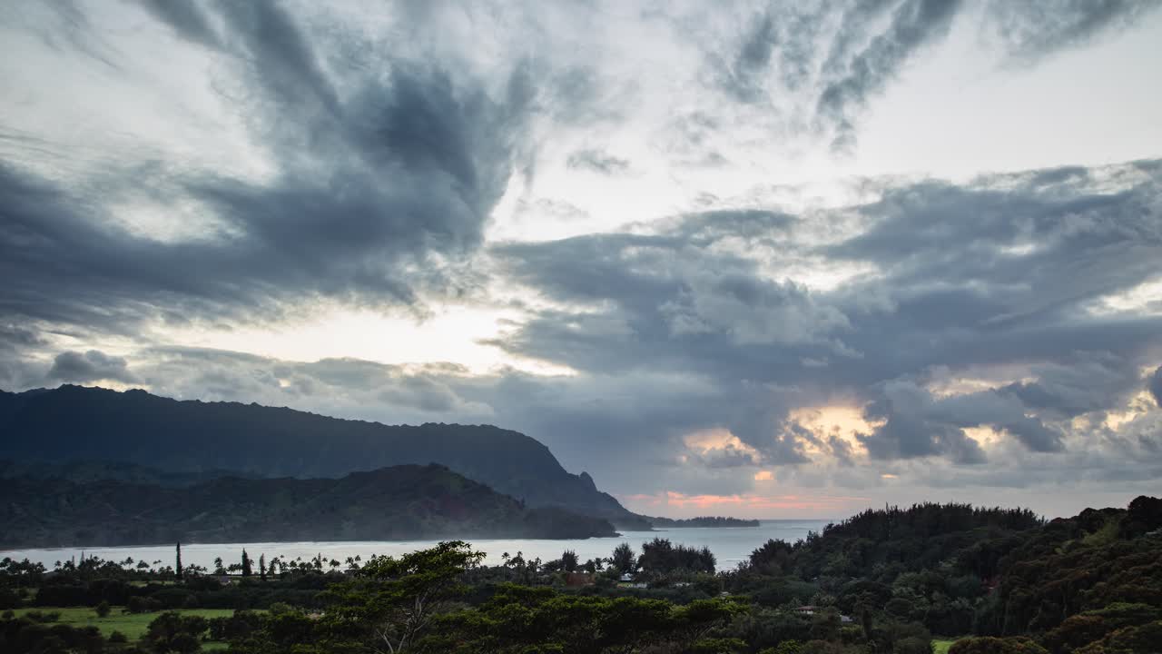 lapso de tiempo del mirador de la bahía de hanalei, al atardecer kauai, estados unidos