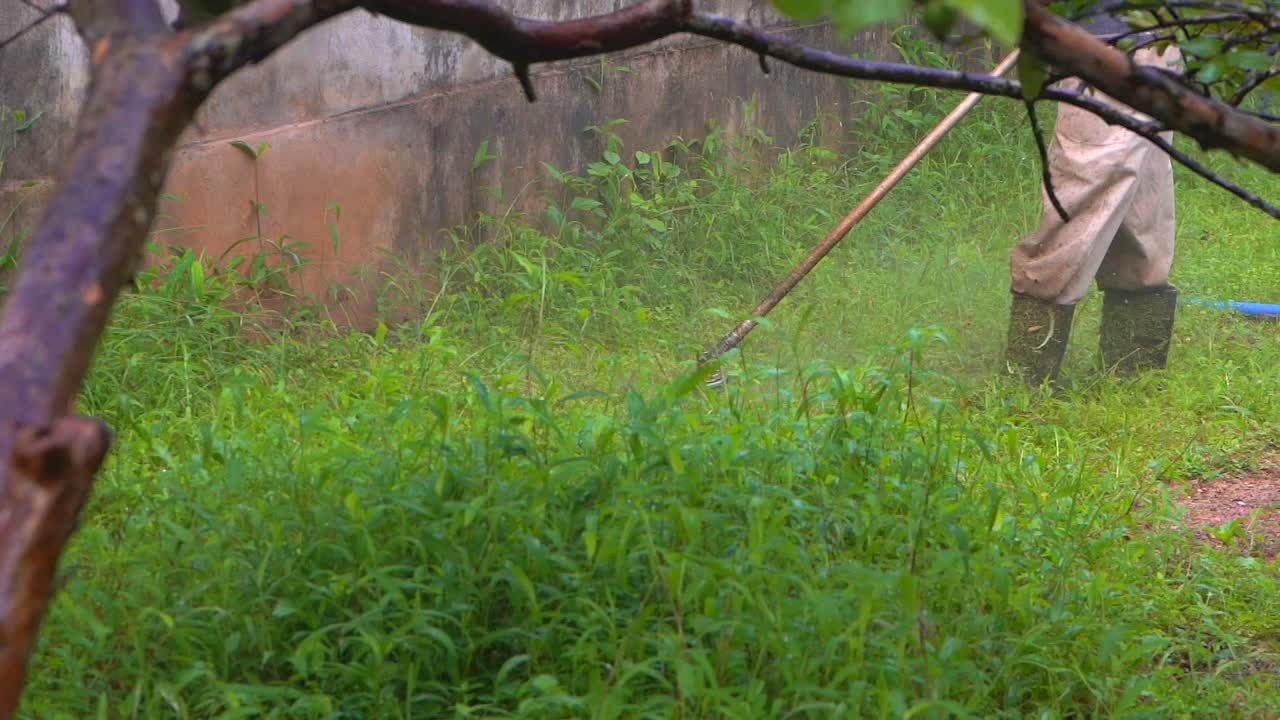 브러시 커터 machin 절단 잔디 나이 벽