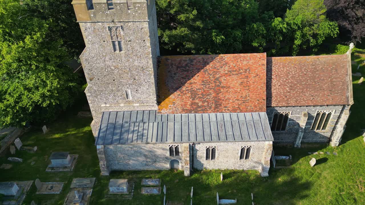 A pan-shot across St Andrew's church in Wickhambreaux