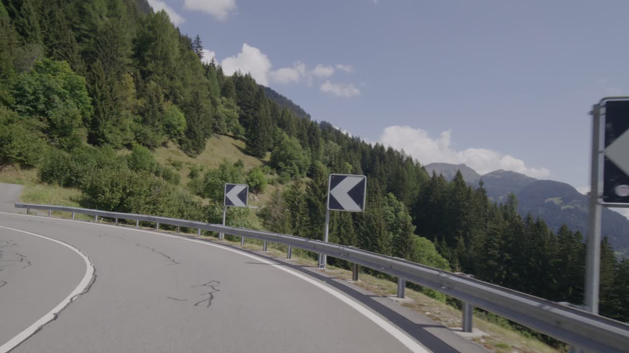 남쪽에서 북쪽 스위스까지 gotthard pass에서 자동차 운전