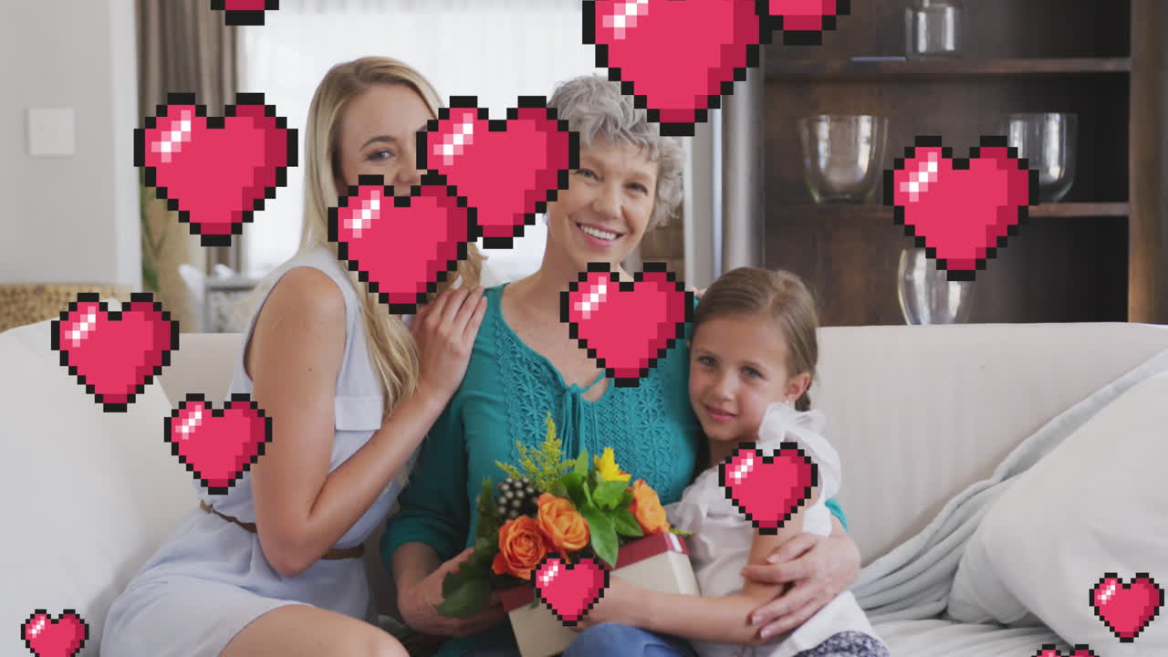 소파에 앉아있는 행복한 세 세대의 여성들의 심장의 애니메이션