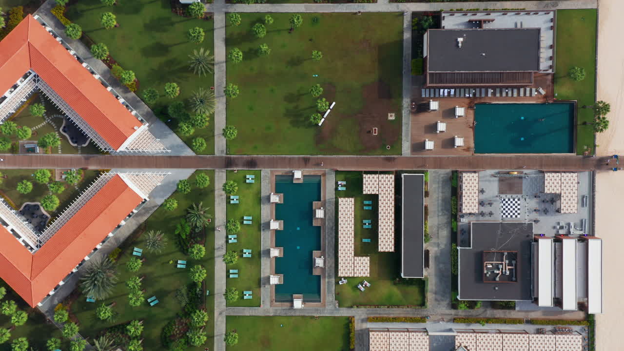 고급 해변 리조트의 하향식 조감도