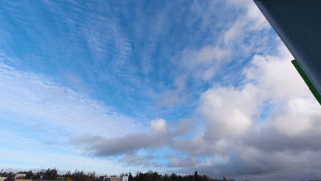 Zeitraffer-Schöne-Wolken-Am-Blauen-Himmel
