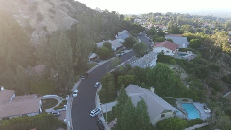 Car-entering-driveway-in-suburban-Los-Angeles-neighborhood