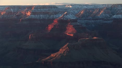 wide shot of flattopped rims surrounding the grand canyon