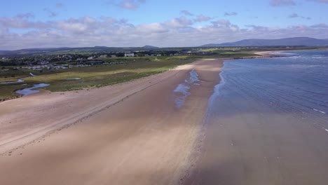 avanzando sobre una playa