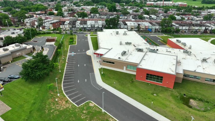 Scuola urbana nel centro città degli USA.