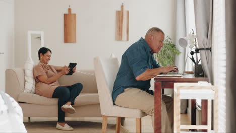 Laptop,-tablet-or-senior-couple-technology