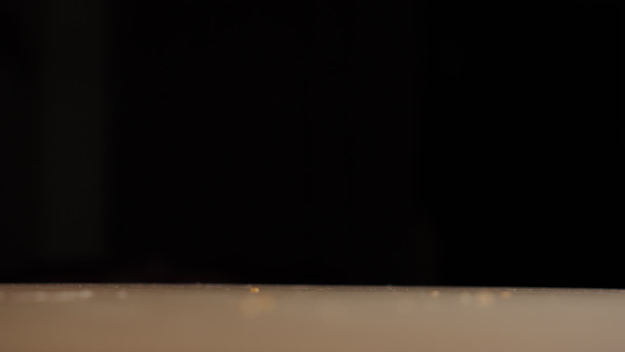 스튜디오에서 클로즈업 촬영, 손으로 개진  burger를 잡고