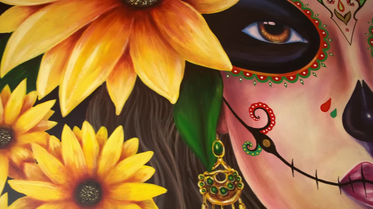 imágenes de una mujer mexicana con pintura facial tradicional