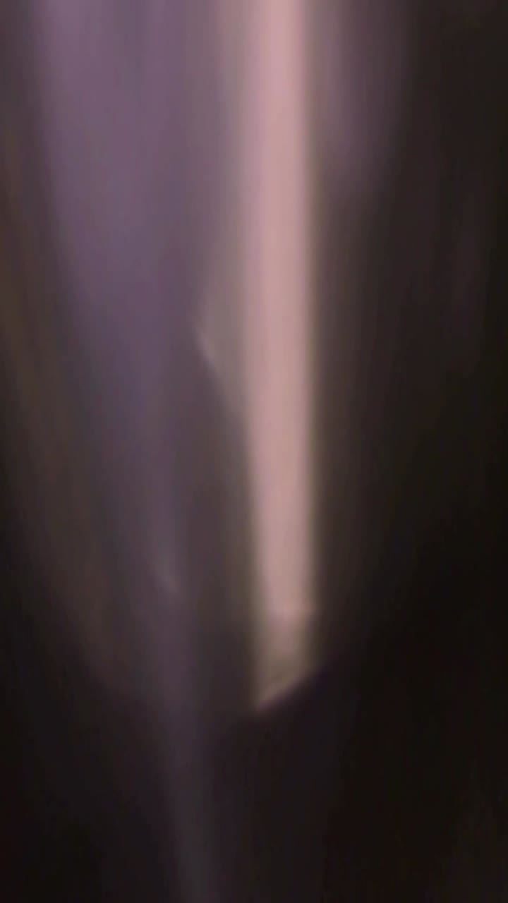 Abstrato: Vazamentos de luz roxos e rosas com flares de lente.
