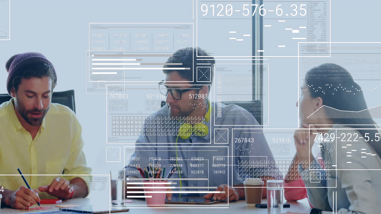 animación del procesamiento de datos financieros sobre diversas personas de negocios en la oficina