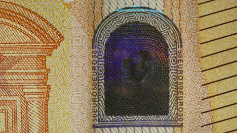 zbliżenie banknotu o wartości 50 euro