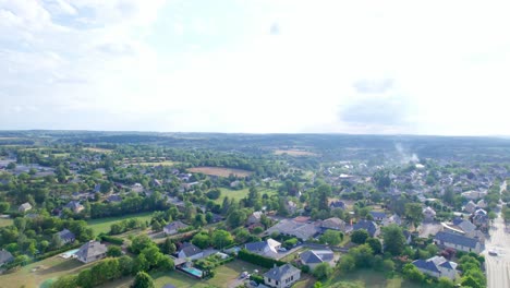 Desarrollo-Suburbano-En-Aveyron,-Occitania-En-Francia.