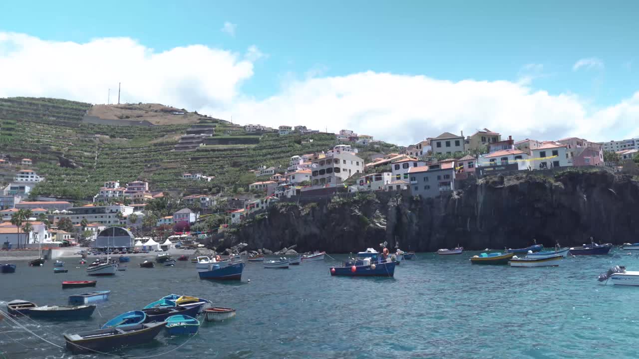 pueblo pesquero costero de madeira