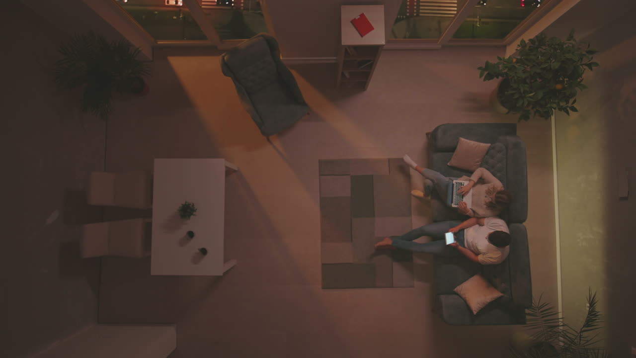 집에서 디지털 기기를 사용하는 것