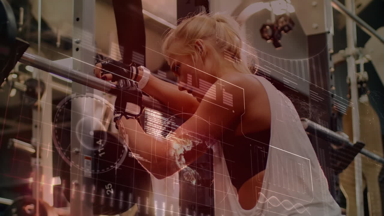 체육관에서 운동하는 여성에 대한 스 ⁇  스캐닝과 데이터 처리의 애니메이션