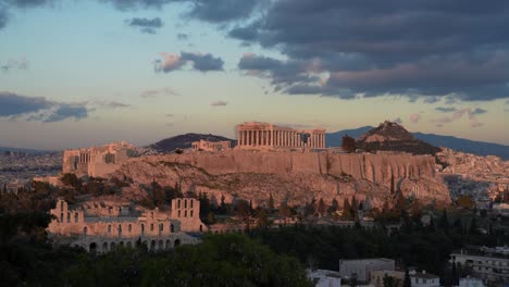 Akropolis-Im-Zeitraffer:-Faszinierende-Ausblicke-Auf-Athens-Berühmtestes-Wahrzeichen