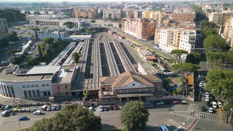 Vista-Panorámica-De-Roma-Porta-San-Paolo,-Estaciones-De-Tren-Piramidal-En-Ostiense,-Roma,-Italia